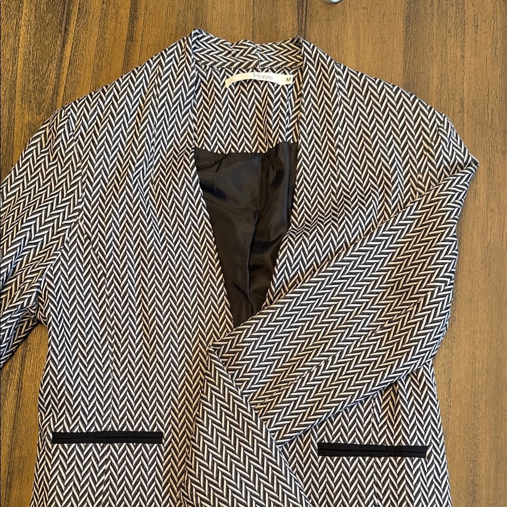 Have Zigzag Patterned Blazer in Black and White